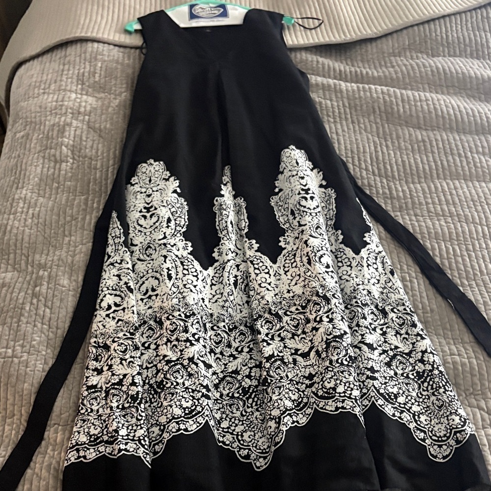 Halogen Elegant Black and Cream Dress